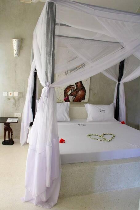 White Villa - Paparemo Beach Ватаму Экстерьер фото