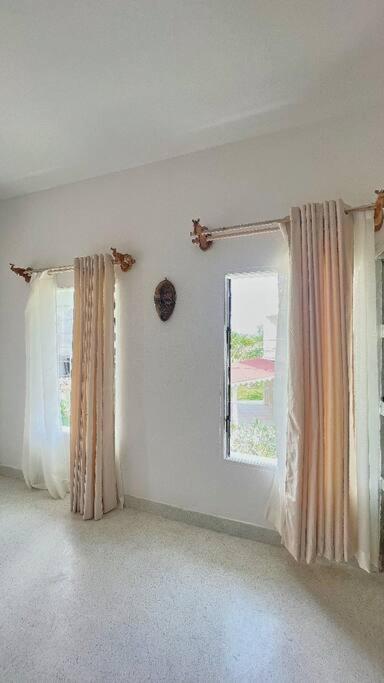 White Villa - Paparemo Beach Ватаму Экстерьер фото