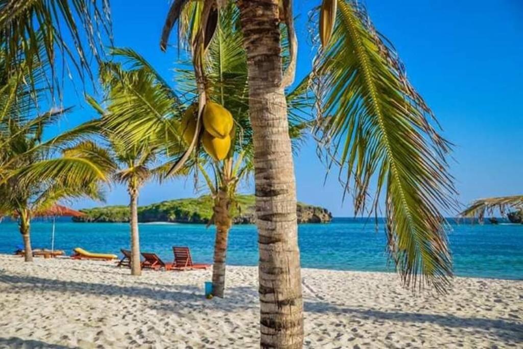 White Villa - Paparemo Beach Ватаму Экстерьер фото